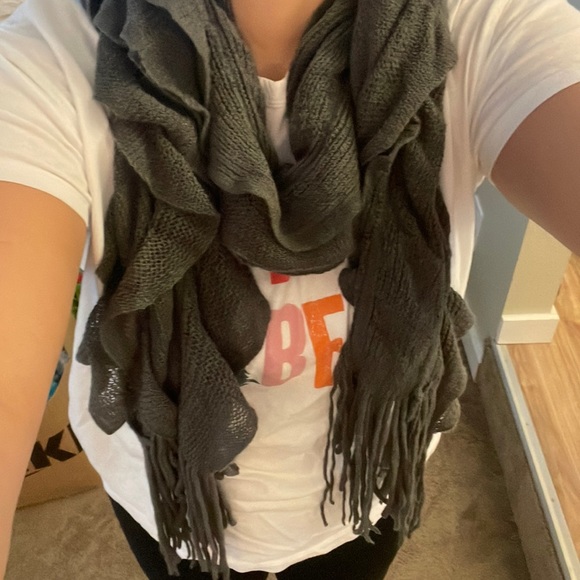 Cute Ruffle Scarf - Picture 4 of 4